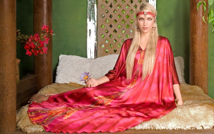 Colin Heaney 'Rose Petal' kaftan...